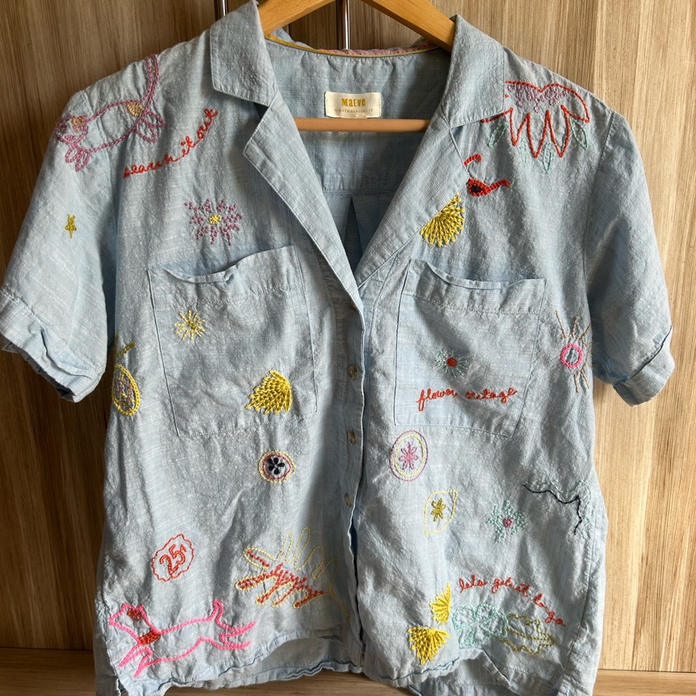 Maeve Anthropologie Embroidered Floral Short Sleeve Button Down Top